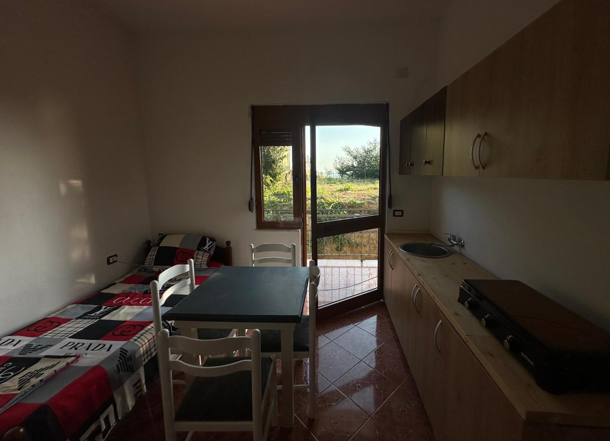 Apartment For Rent Vacation Krasniqi Karpen Extérieur photo